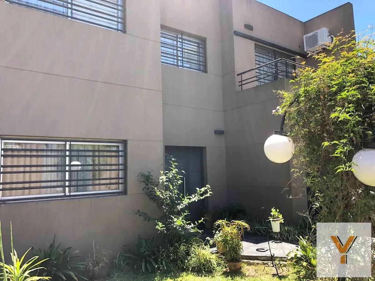 Foto de Casa en venta - 3 Dormitorios 4 Baños - Quilmes, imagen 2