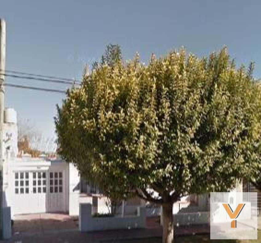 Foto de Casa en venta - 2 Dormitorios 1 Baño - Cochera - 233Mts2 - Ramallo, imagen 1