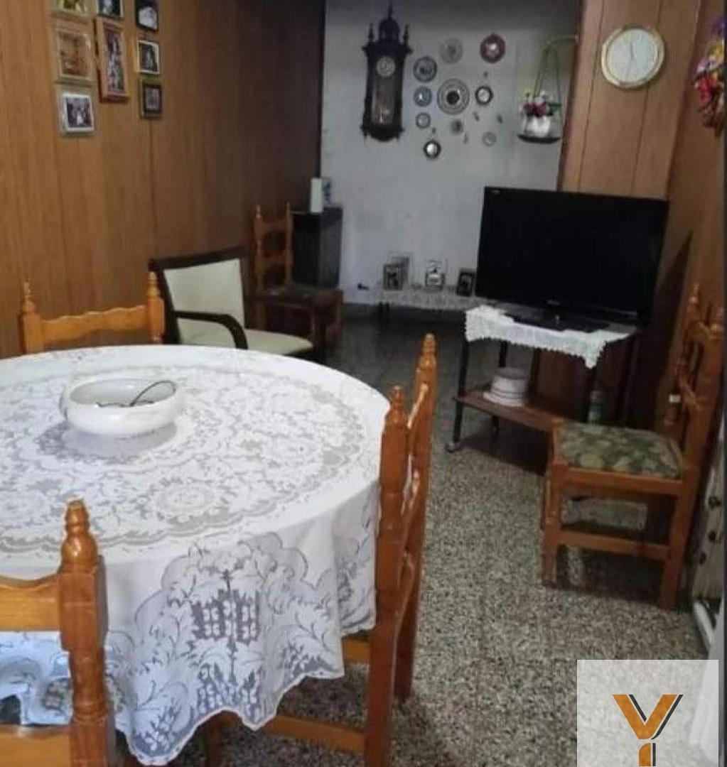 Foto de Casa en venta - 2 Dormitorios 1 Baño - Cochera - 233Mts2 - Ramallo, imagen 3