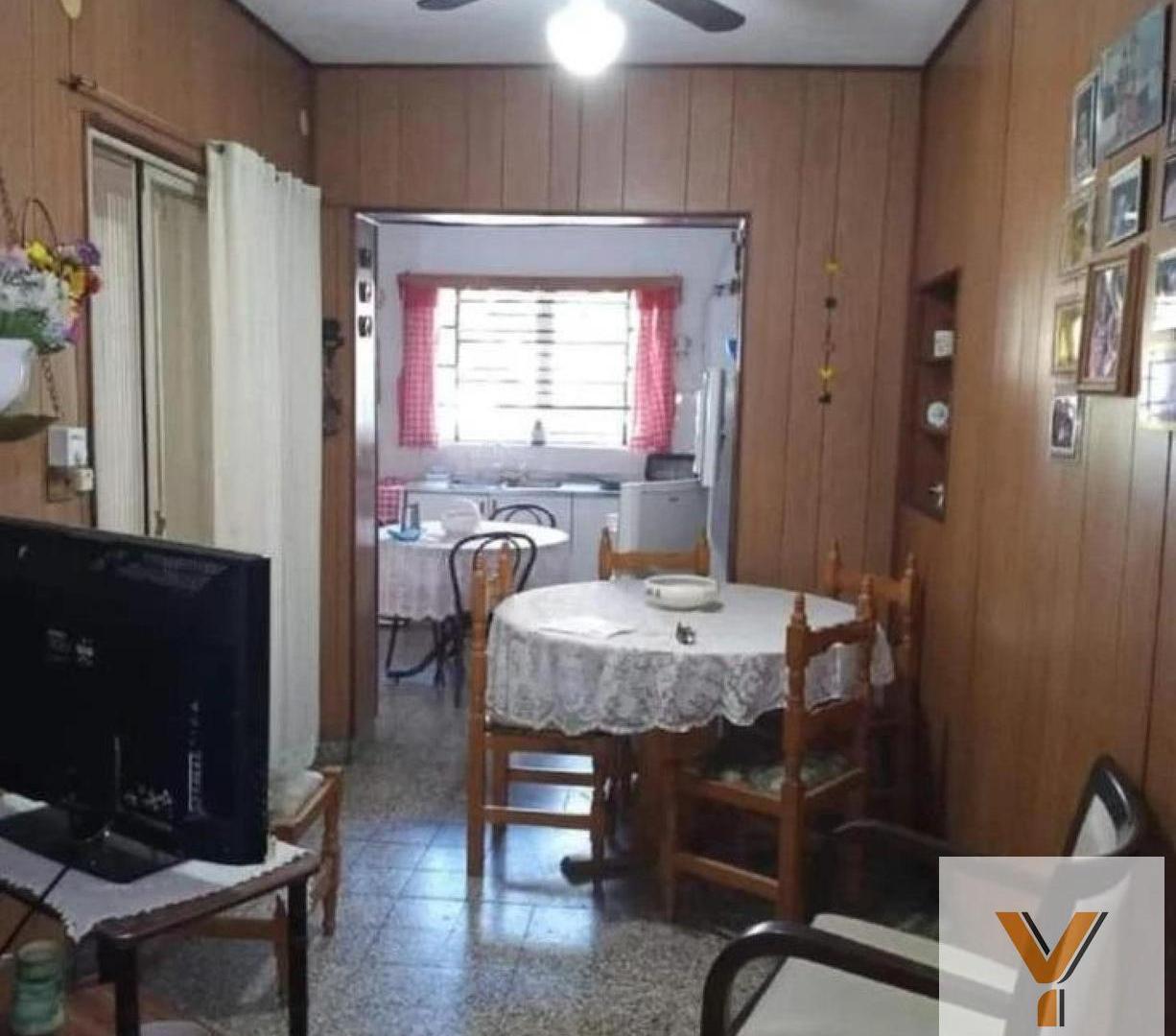 Foto de Casa en venta - 2 Dormitorios 1 Baño - Cochera - 233Mts2 - Ramallo, imagen 2