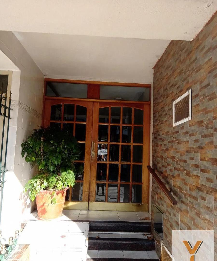 Foto de Departamento en venta - 2 Dormitorios 1 Baño - 70Mts2 - Liniers, imagen 1
