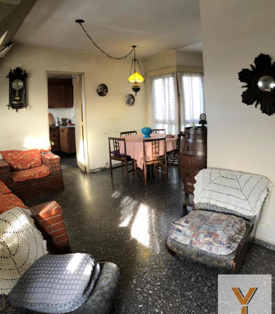 Foto de Departamento en venta - 2 Dormitorios 1 Baño - 70Mts2 - Liniers, imagen 3