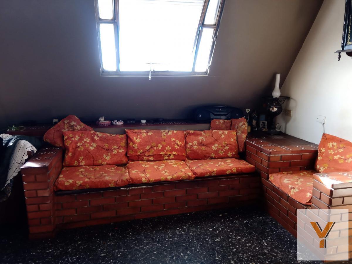 Foto de Departamento en venta - 2 Dormitorios 1 Baño - 70Mts2 - Liniers, imagen 2