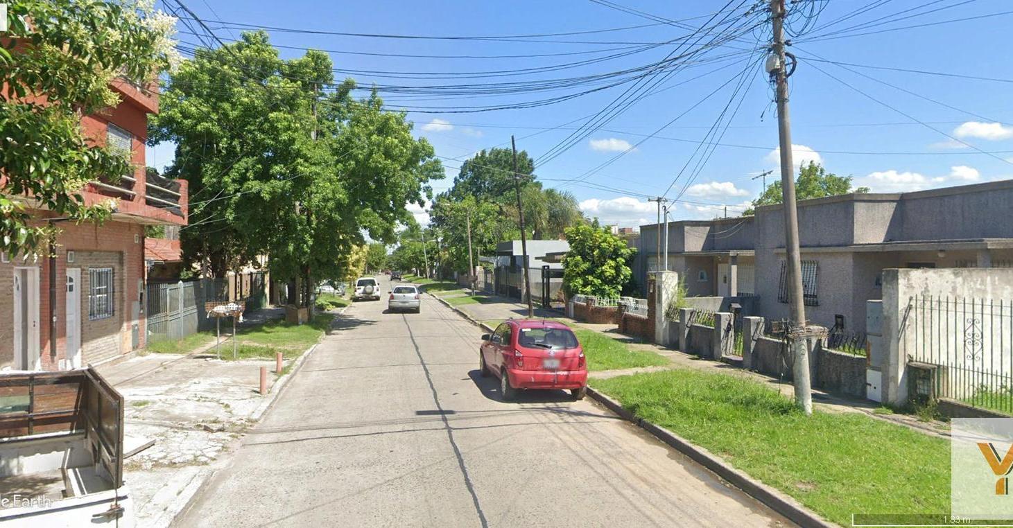 Foto de Casa en venta - 2 dormitorios 1 baño - 394mts2 - Berazategui, imagen 5