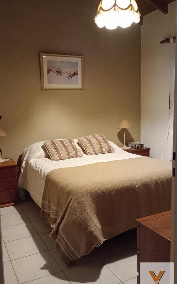 Foto de Casa en venta - 2 Dormitorios 1 Baño - Cochera - 349Mts2 - Tandil, imagen 3