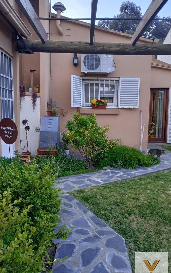 Foto de Casa en venta - 2 Dormitorios 1 Baño - Cochera - 349Mts2 - Tandil, imagen 5