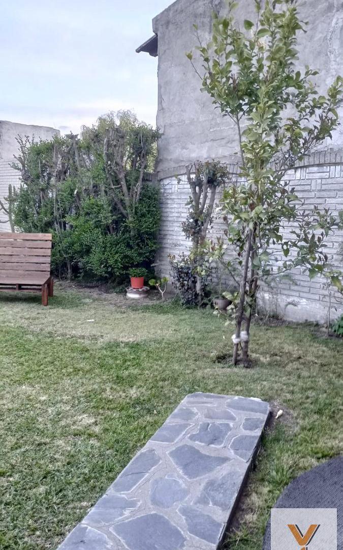 Foto de Casa en venta - 2 Dormitorios 1 Baño - Cochera - 349Mts2 - Tandil, imagen 1