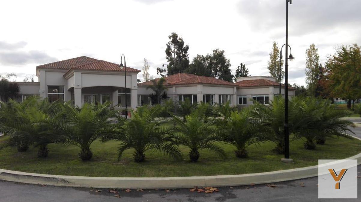Foto de Terreno en venta - 1360mts2 - Club Miralagos II, imagen 2