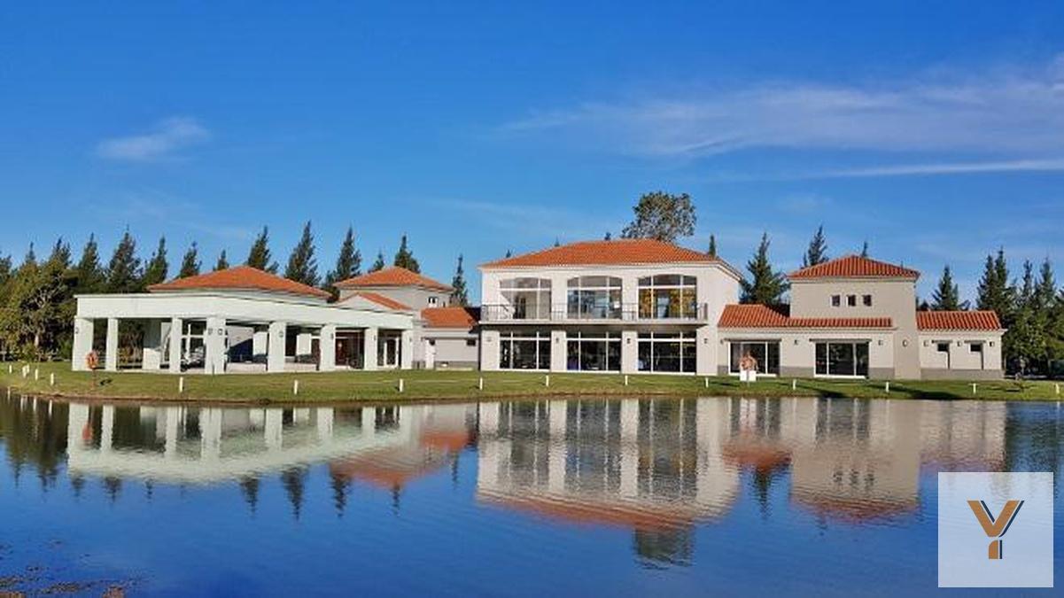 Foto de Terreno en venta - 1360mts2 - Club Miralagos II, imagen 3