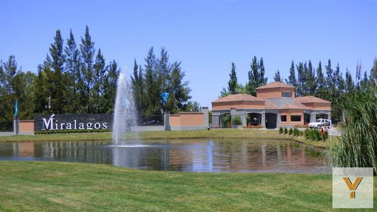Foto de Terreno en venta - 1360mts2 - Club Miralagos II, imagen 5