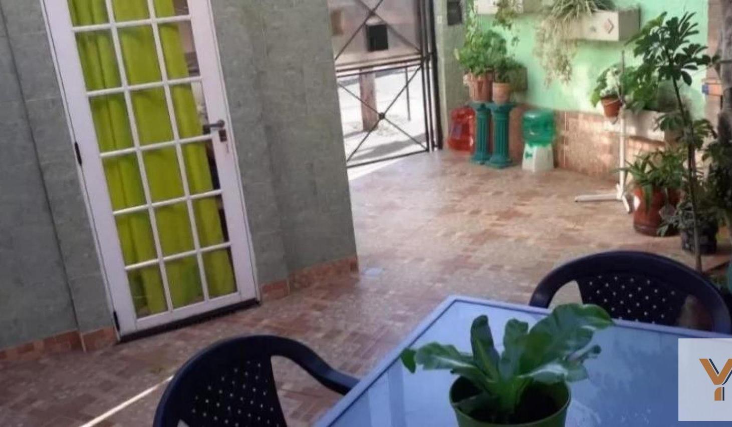 Foto de Casa en venta - 3 Dormitorios 1 Baño - Local - 186Mts2 - Ramos Mejía, imagen 2
