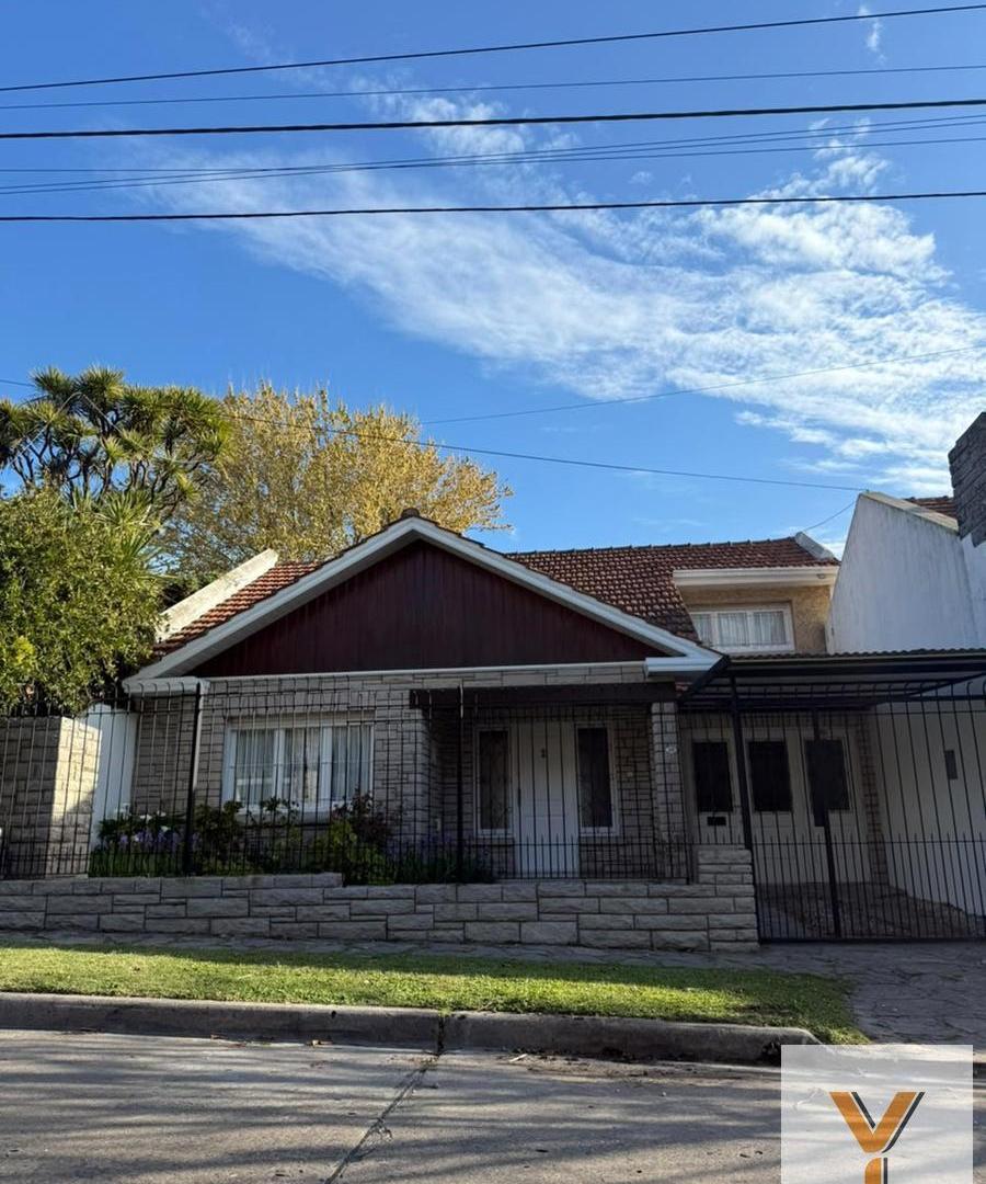 Foto de Casa en Venta - 3 Dormitorios 2 Baños - 300mts - Mar Del Plata, imagen 2