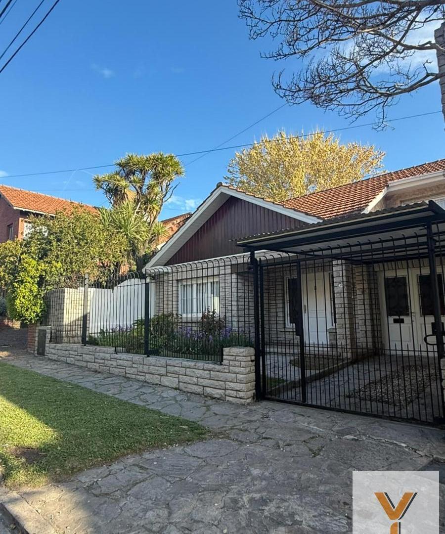 Foto de Casa en Venta - 3 Dormitorios 2 Baños - 300mts - Mar Del Plata, imagen 1