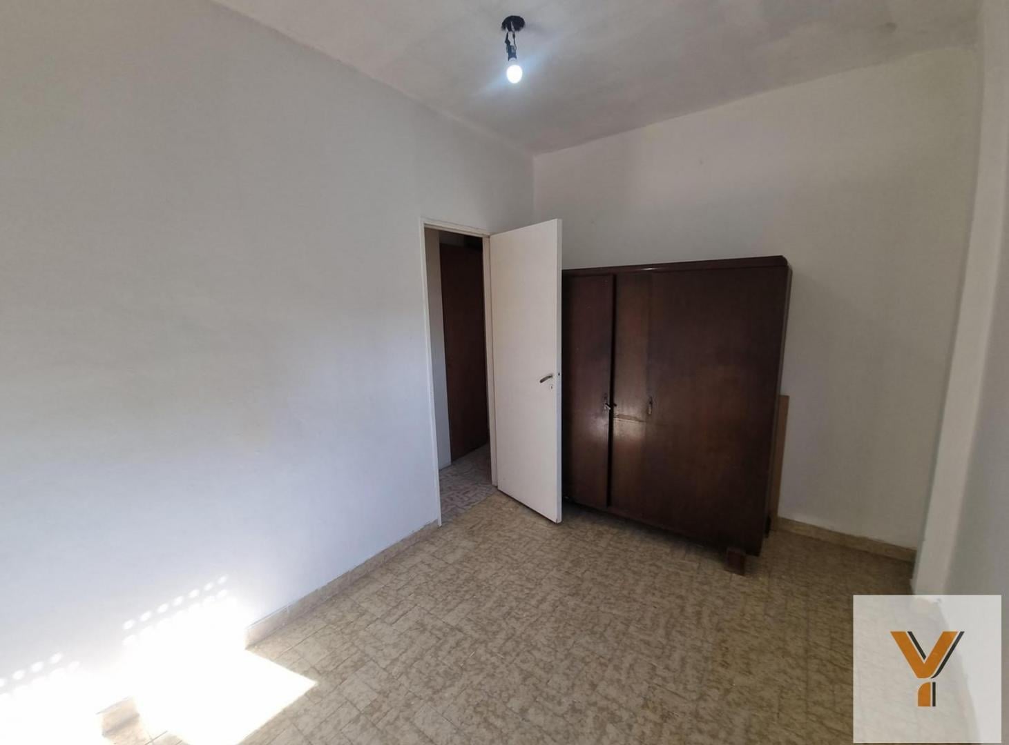 Foto de Casa en venta - 2 Dormitorios 1 Baño - 100Mts2 - Remedios de Escalada, imagen 3