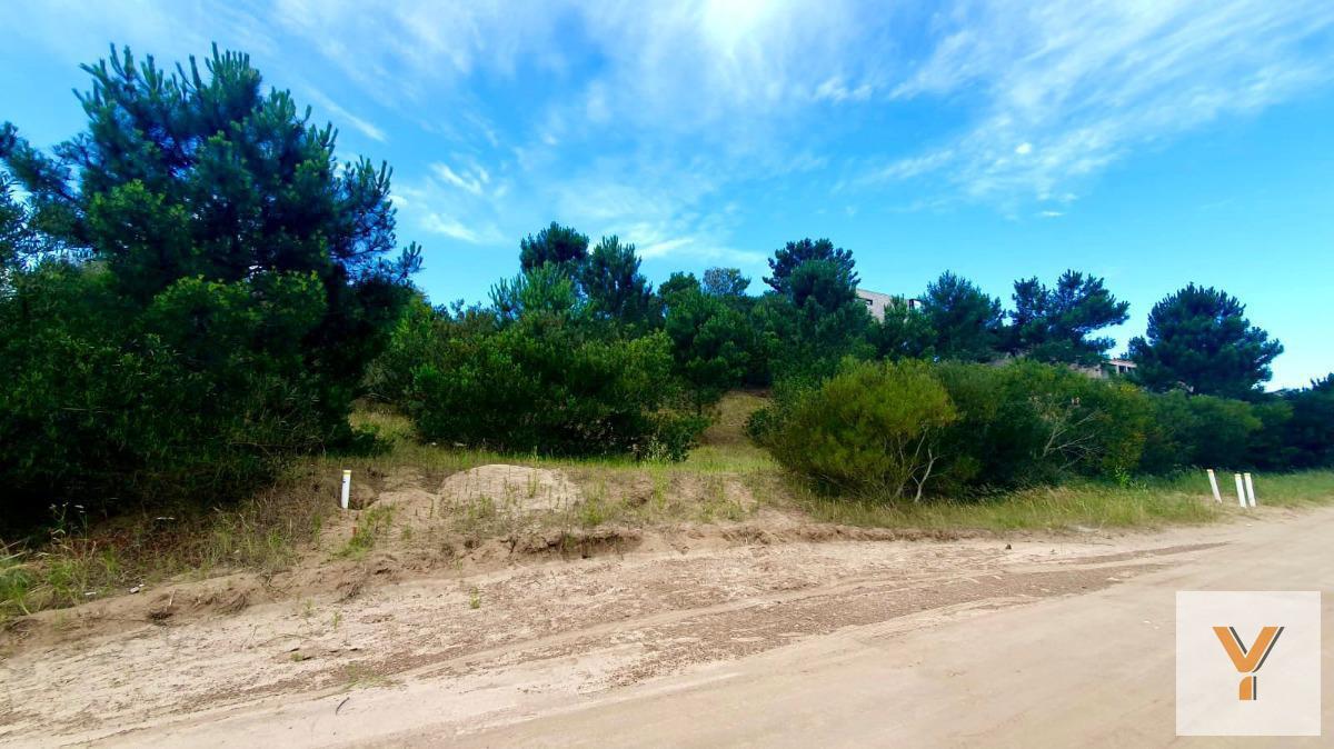 Foto de Terreno en venta - 983.46 mts2 - Costa Esmeralda, imagen 3