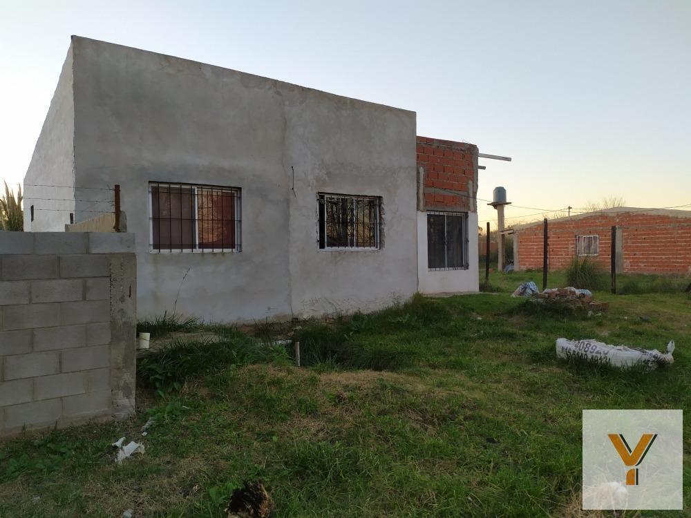 Foto de Casa a terminar en venta - 2 dormitorios 1 baño - patio - 390mts2, imagen 2