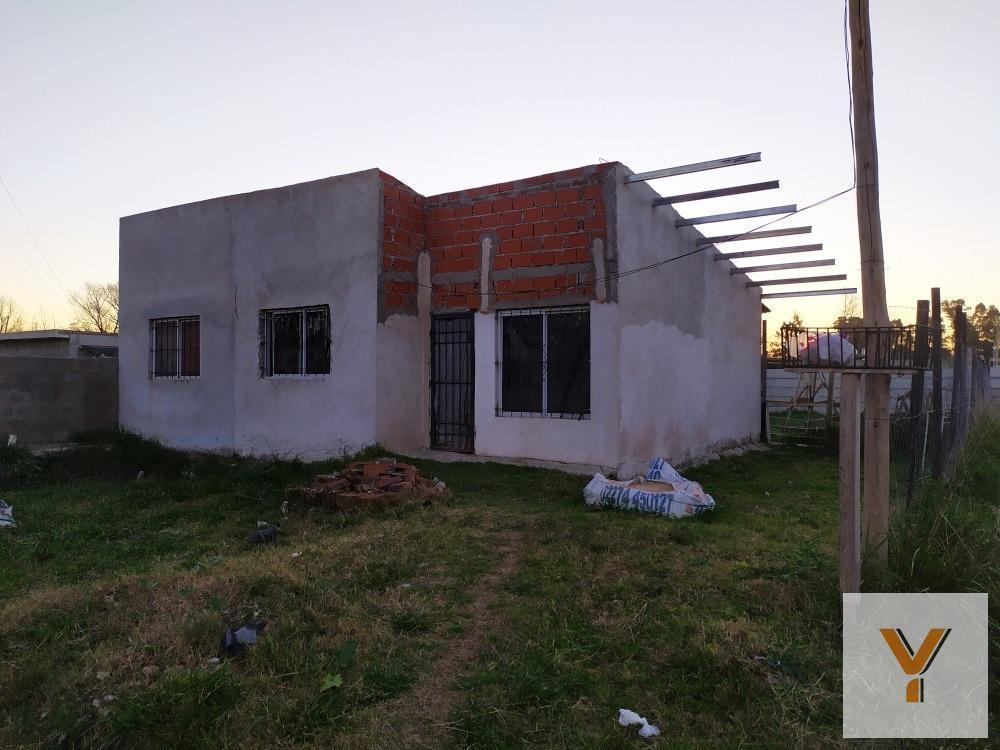 Foto de Casa a terminar en venta - 2 dormitorios 1 baño - patio - 390mts2, imagen 1