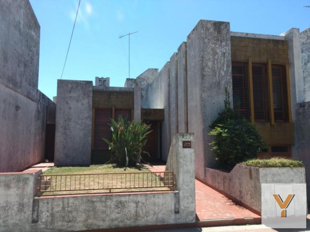 Foto de Casa en venta - 3 dormitorios 3 baños - cochera - 180mts2 - Tolosa, imagen 1