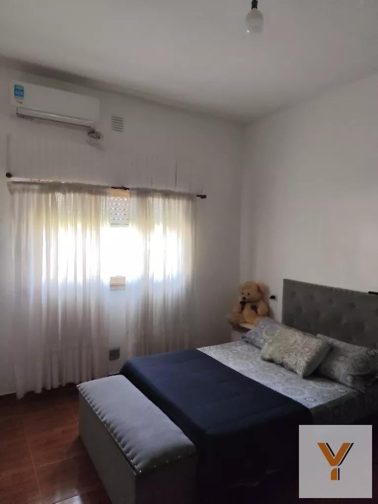 Foto de Casa en venta - 3 Dormitorios 4 Baños - Cochera - 251Mts2 - Merlo, imagen 5