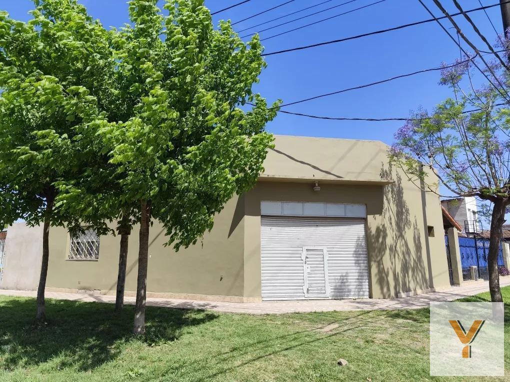 Foto de Casa en venta - 3 Dormitorios 4 Baños - Cochera - 251Mts2 - Merlo, imagen 2