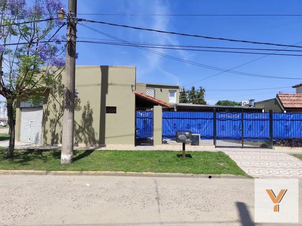 Foto de Casa en venta - 3 Dormitorios 4 Baños - Cochera - 251Mts2 - Merlo, imagen 3