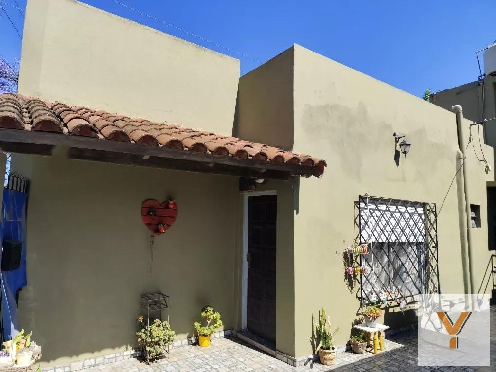 Foto de Casa en venta - 3 Dormitorios 4 Baños - Cochera - 251Mts2 - Merlo, imagen 1