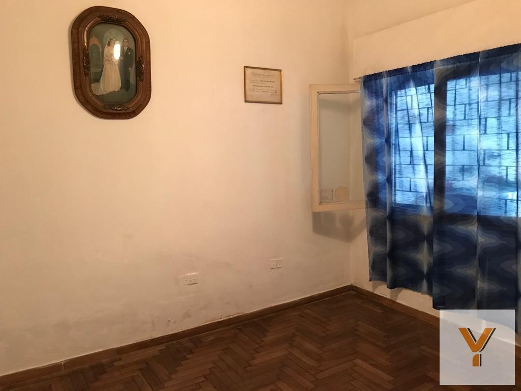 Foto de Casa en venta - 2 Dormitorios 1 Baño 1 Cochera - 223Mts2 - Quilmes Oeste, imagen 3