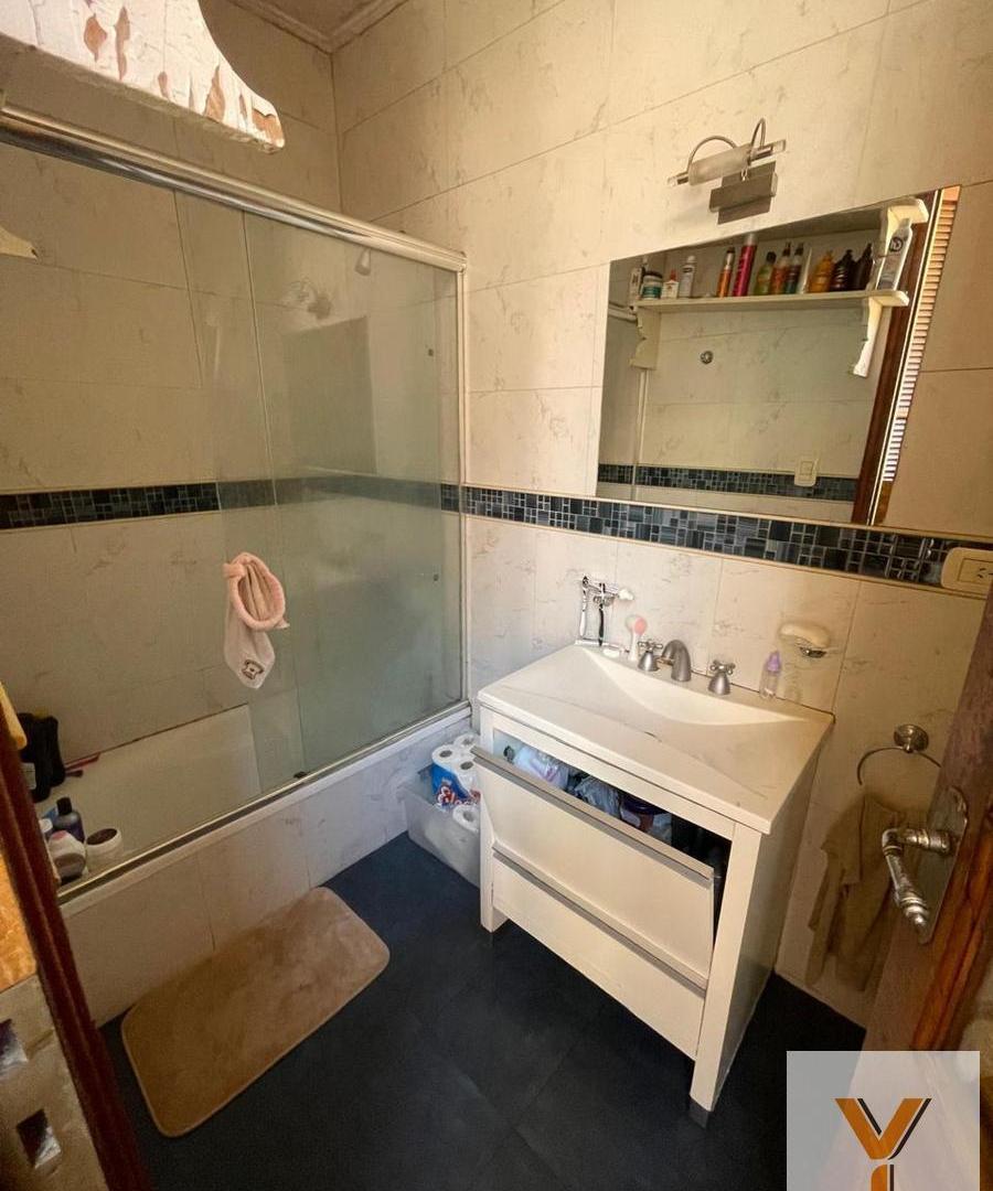 Foto de Casa en venta - 2 Dormitorios 2 Baños - Villa Devoto, imagen 1