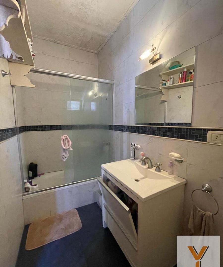 Foto de Casa en venta - 2 Dormitorios 2 Baños - Villa Devoto, imagen 2