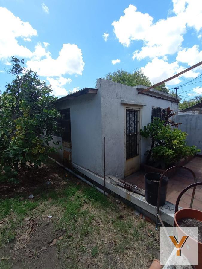 Foto de Casa en venta - 2 dormitorios 1 baño - 275mts2 - Tolosa, La Plata, imagen 2
