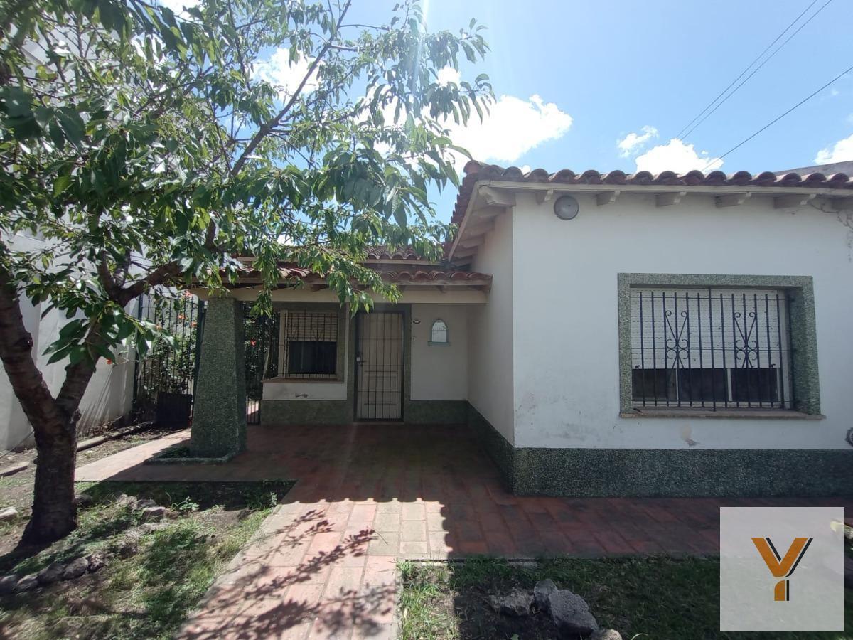 Foto de Casa en venta - 2 dormitorios 1 baño - 275mts2 - Tolosa, La Plata, imagen 3