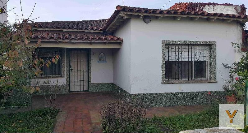 Foto de Casa en venta - 2 dormitorios 1 baño - 275mts2 - Tolosa, La Plata, imagen 1