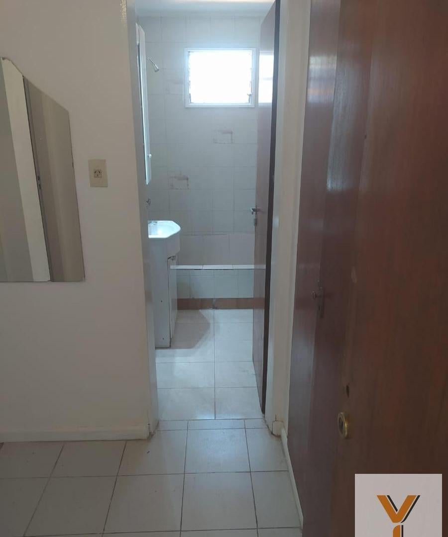 Foto de Departamento en venta - 2 Dormitorios 1 Baño - 74Mts2 - Lanús Oeste, imagen 2