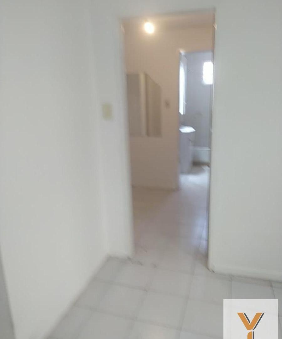 Foto de Departamento en venta - 2 Dormitorios 1 Baño - 74Mts2 - Lanús Oeste, imagen 4