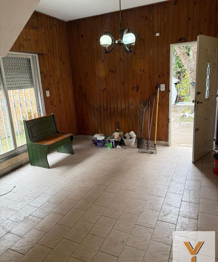 Foto de Casa en venta - 3 Dormitorios 2 Baños - Isidro Casanova, imagen 3