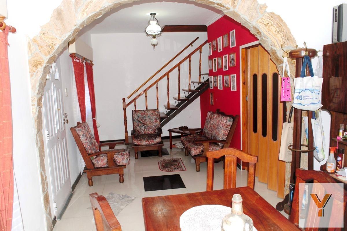 Foto de Casa en venta - 4 Dormitorios 3 Baños 1 Cochera - 226Mts2 - Villa, imagen 3