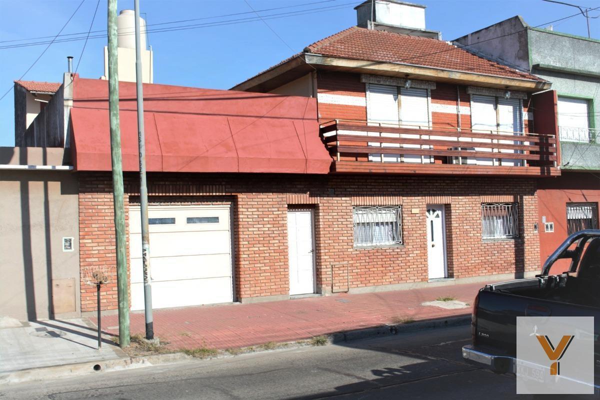 Foto de Casa en venta - 4 Dormitorios 3 Baños 1 Cochera - 226Mts2 - Villa, imagen 1