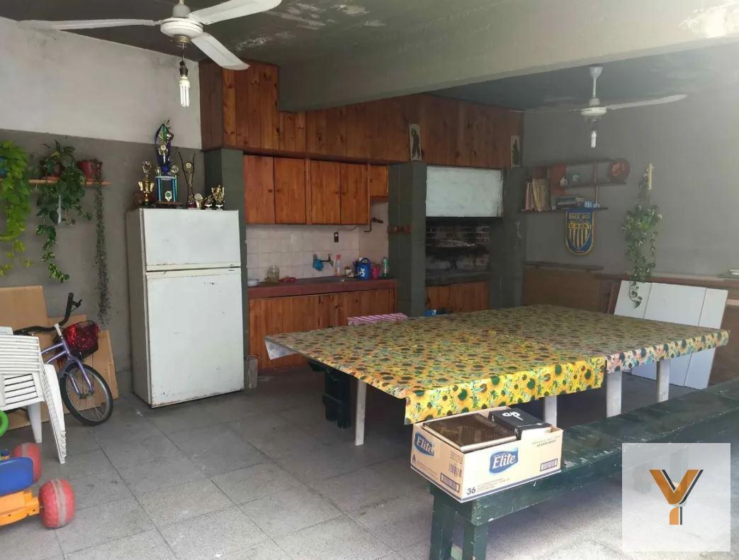 Foto de Casa venta - 2 dormitorios 2 baños 2 cocheras - 300mts2 cubiertos, imagen 1