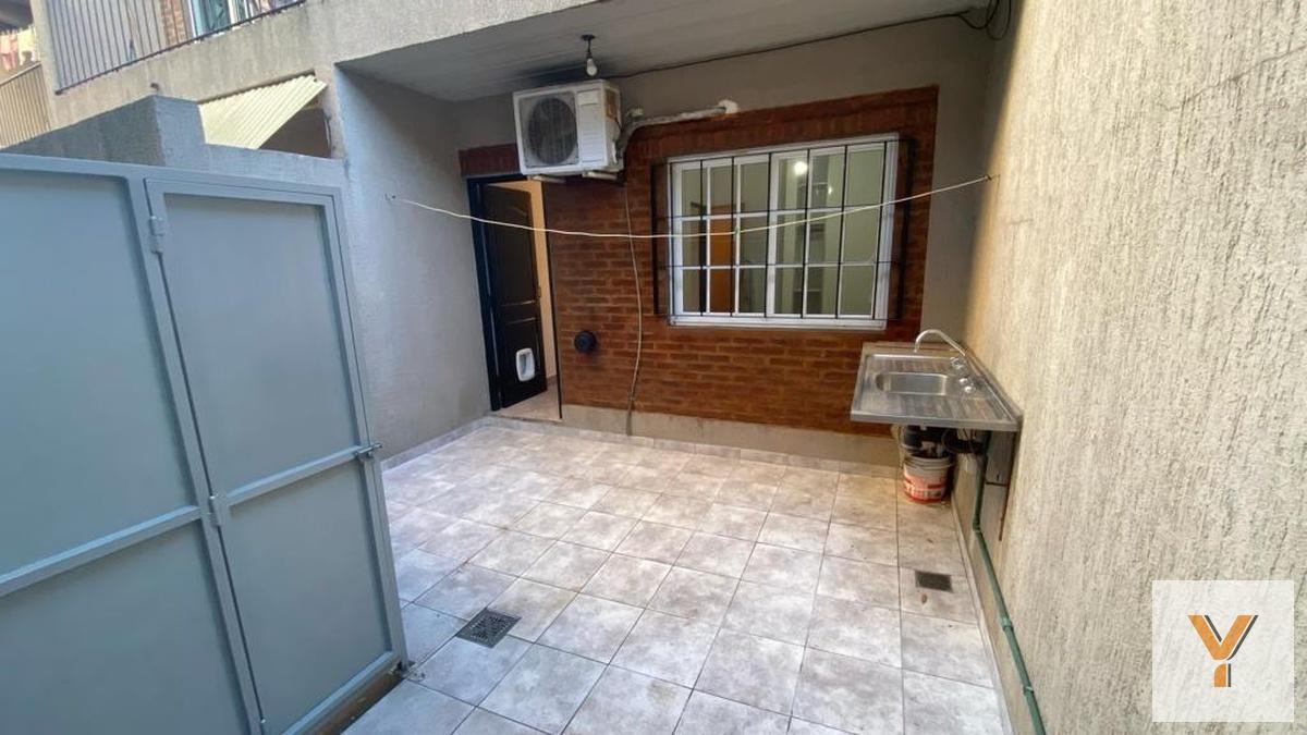 Foto de Departamento en venta - 1 Dormitorio 1 Baño - Cochera - 55Mts2 - Quilmes, imagen 1