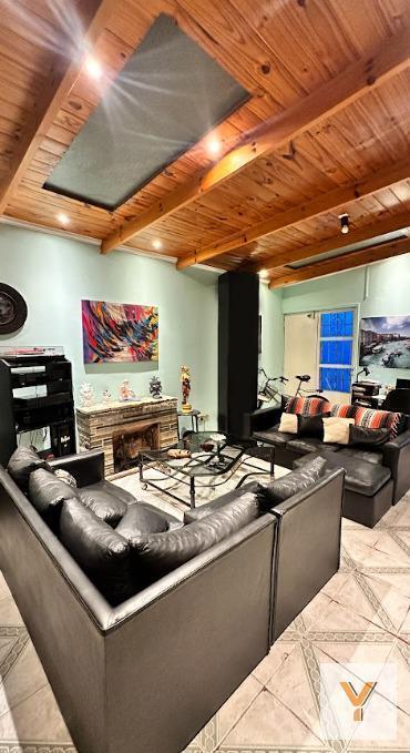 Foto de Casa en Venta - 3 Dormitorios 1 Baño Cochera -306 mts2 - Avellaneda, imagen 4