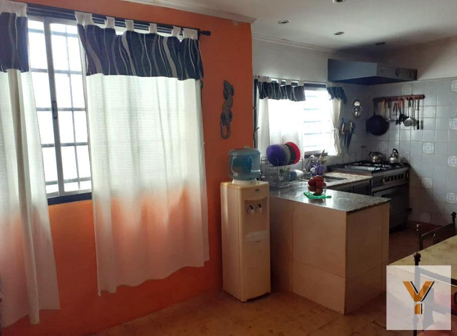 Foto de Casa en Venta - 3 Dormitorios 1 Baño Cochera -306 mts2 - Avellaneda, imagen 5