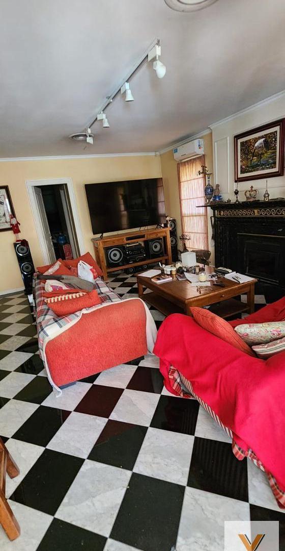 Foto de Casa en venta - 3 Dormitorios 3 Baños - Cochera - 900Mts2 - Pilar, imagen 2
