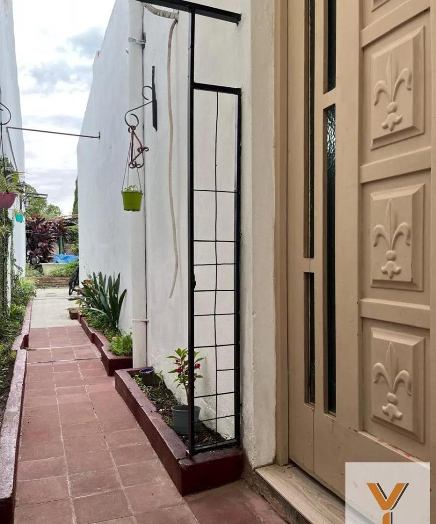 Foto de Casa en venta - 2 Dormitorios 1 Baño - 174Mts2 - Villa Maipú, imagen 2