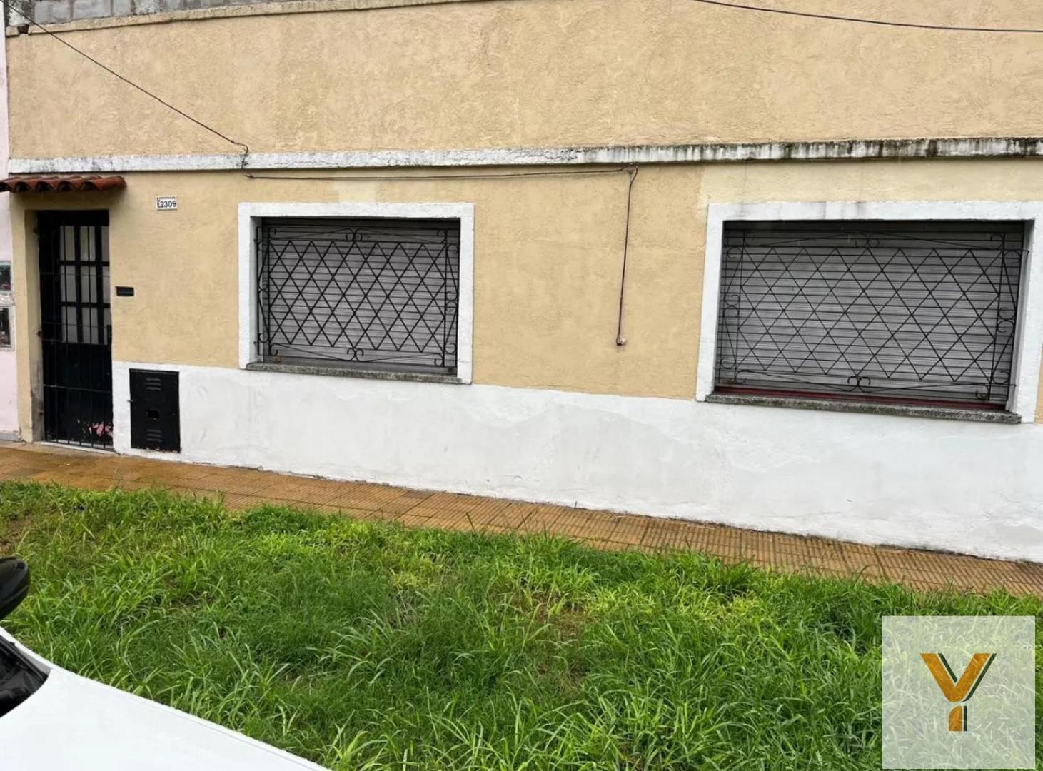 Foto de Casa en venta - 2 Dormitorios 1 Baño - 174Mts2 - Villa Maipú, imagen 3
