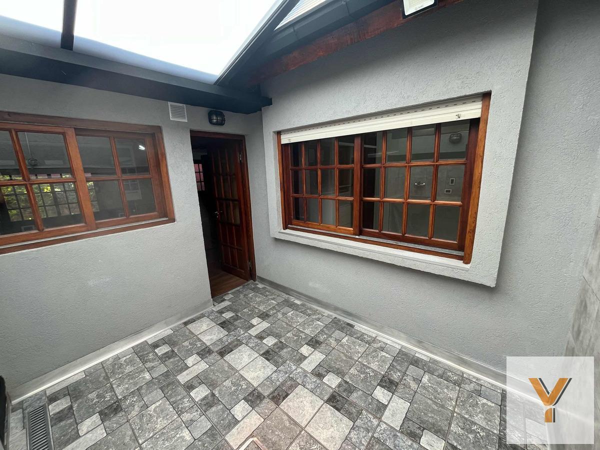 Foto de PH en venta - 2 Dormitorios 1 Baño - Cochera - 65Mts2 - Villa Ballester, imagen 1