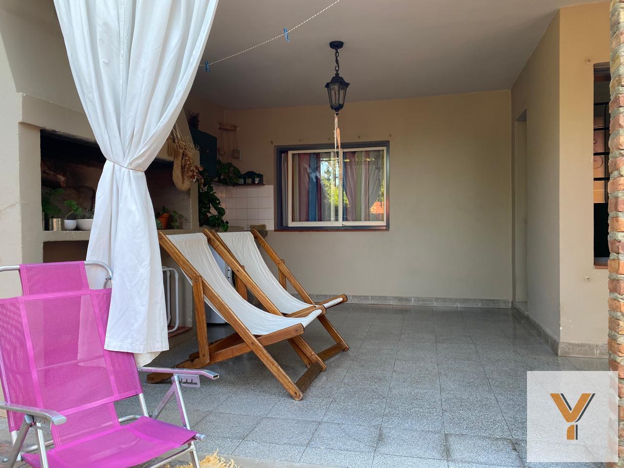 Foto de Casa en venta - 2 Dormitorios 1 Baño - 96mts2 - Ramallo, imagen 3