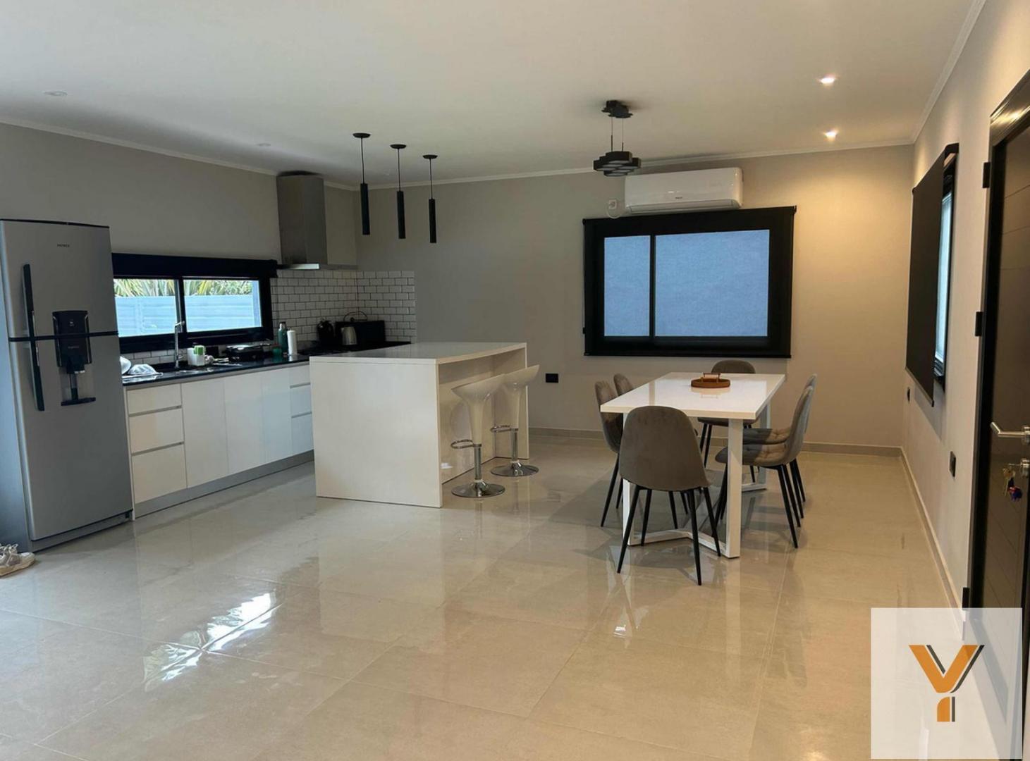 Foto de Casa en venta - 4 Dormitorios 2 Baños - Santa Clara del Mar, imagen 2
