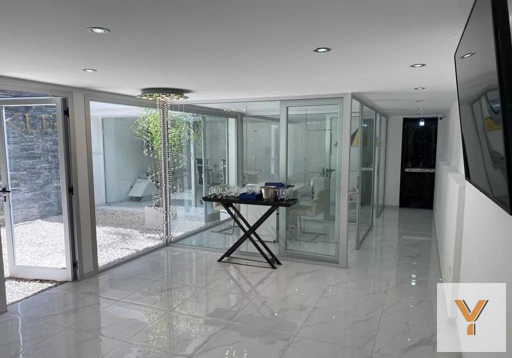 Foto de Oficina en venta - 4 Salones 1 Baño - 199Mts2 - La Plata, imagen 2