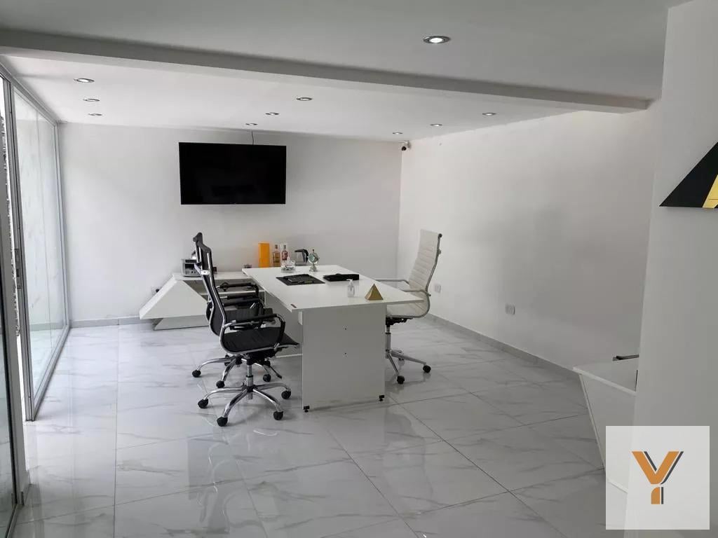 Foto de Oficina en venta - 4 Salones 1 Baño - 199Mts2 - La Plata, imagen 3