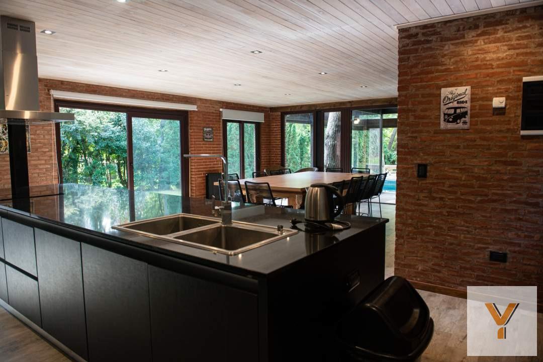 Foto de Casa en venta - 5 Dormitorios 7 Baños - Cariló, imagen 2